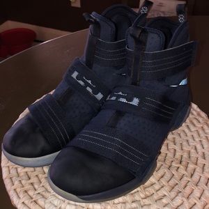 Lebron Soldier 10